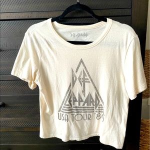 American Eagle DEF LEPPARD crop band tee with studs